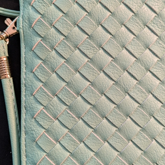 Urban Expressions Mint Crossbody Handbag - Picture 7 of 9